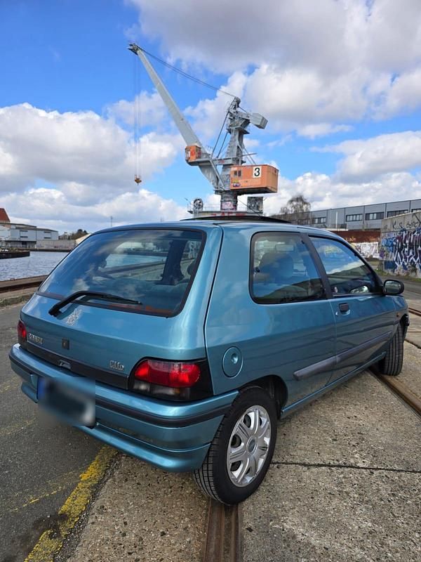 Gebraucht Renault Clio 75 PS (55 kW) 1994 Blau Kleinwagen