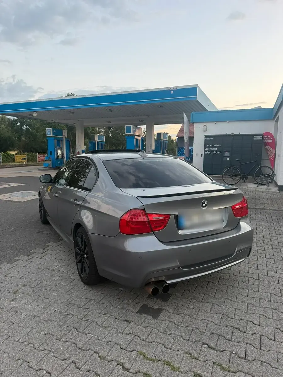 Gebraucht BMW 318 143 PS (105 kW) 2013 Grau Limousine