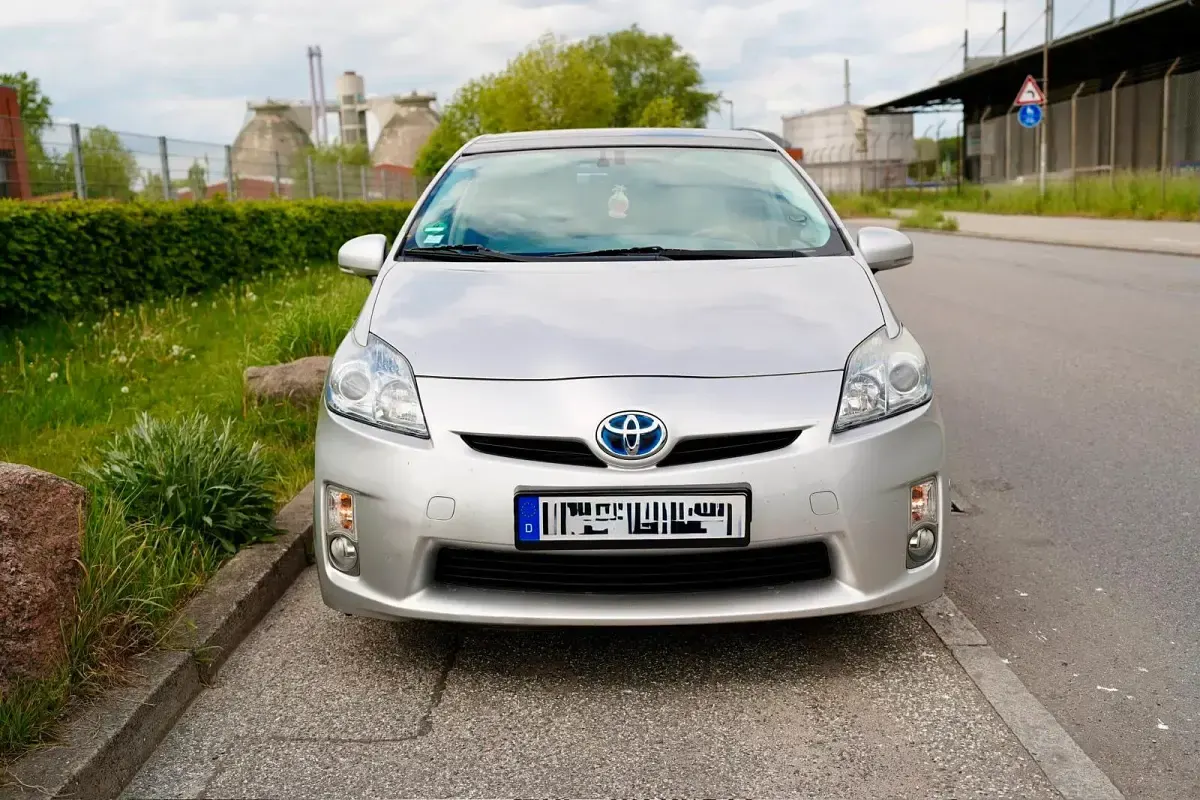 Gebraucht Toyota Prius Life 99 PS (72 kW) 2011 Silber Limousine