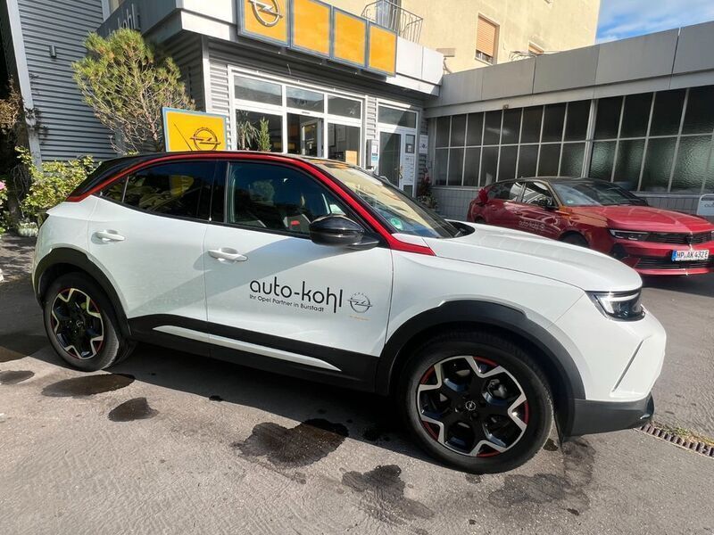 Weiß Gebraucht 2022 Opel Mokka-e GS Line SUV | 20.900 € (Fairer Preis) - Bild 1/4
