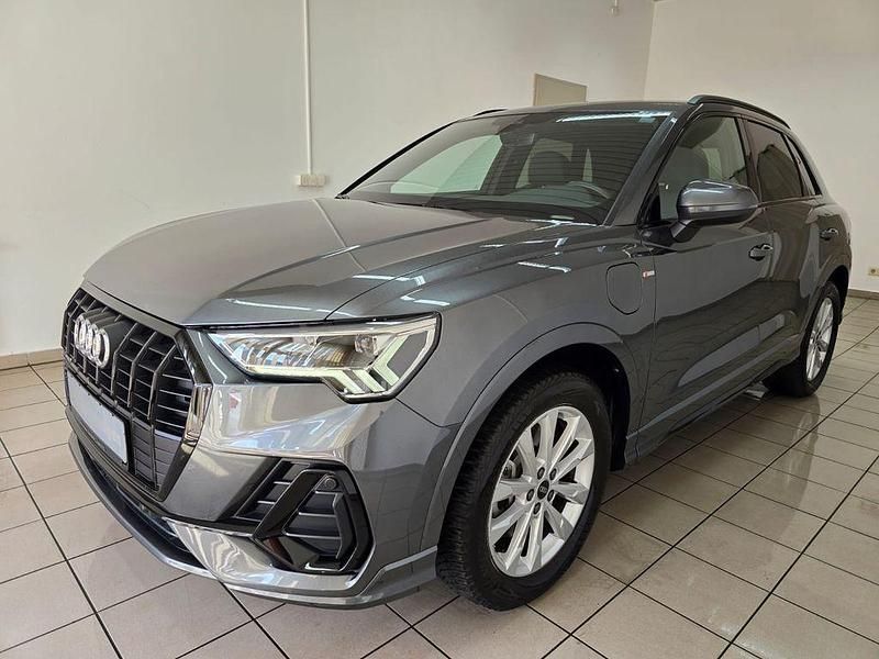 Grau Gebraucht 2021 Audi Q3 S-Line SUV | 32.990 € (Etwas zu teuer) - Bild 1/4