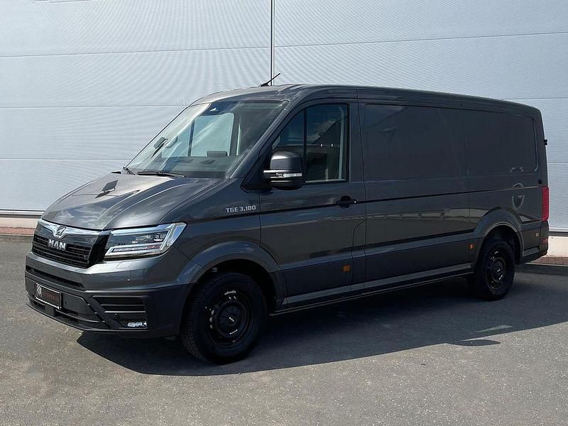 Neu MAN TGE 177 PS (130 kW) 2026 Grau Van