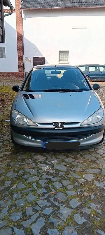 Gebraucht Peugeot 206 75 PS (55 kW) 2001 Silber Kleinwagen
