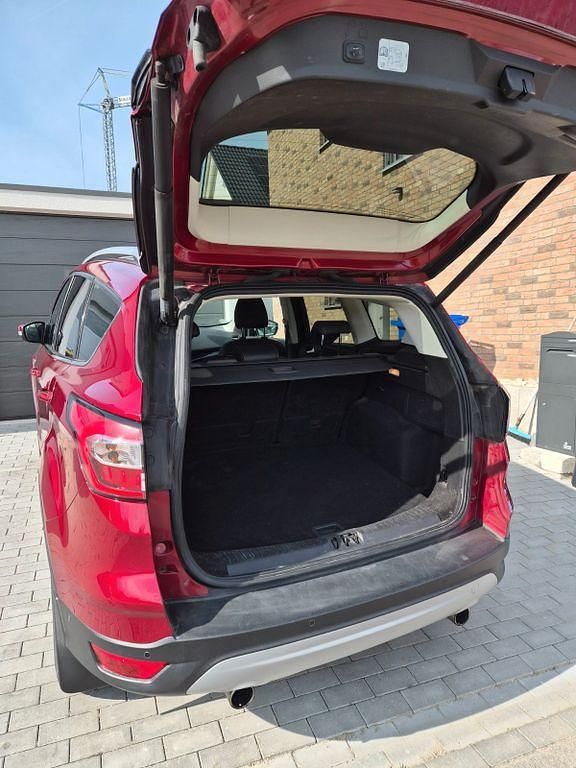 Gebraucht Ford Kuga Titanium 150 PS (110 kW) 2018 Rot SUV