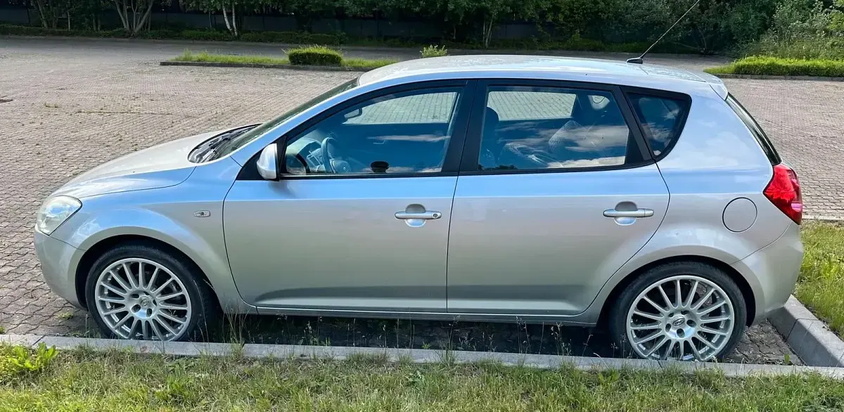 Gebraucht Kia Ceed 143 PS (105 kW) 2009 Grau Kleinwagen