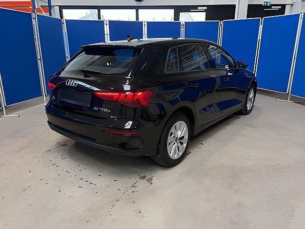 Second-hand Audi A3 Ambiente 204 CP (150 kW) 2021 Negru Berlinǎ