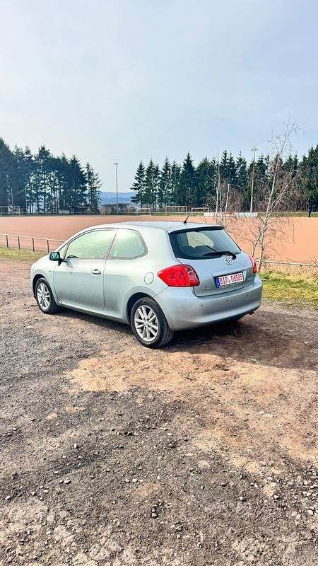 Gebraucht Toyota Auris 124 PS (91 kW) 2008 Silber Kleinwagen