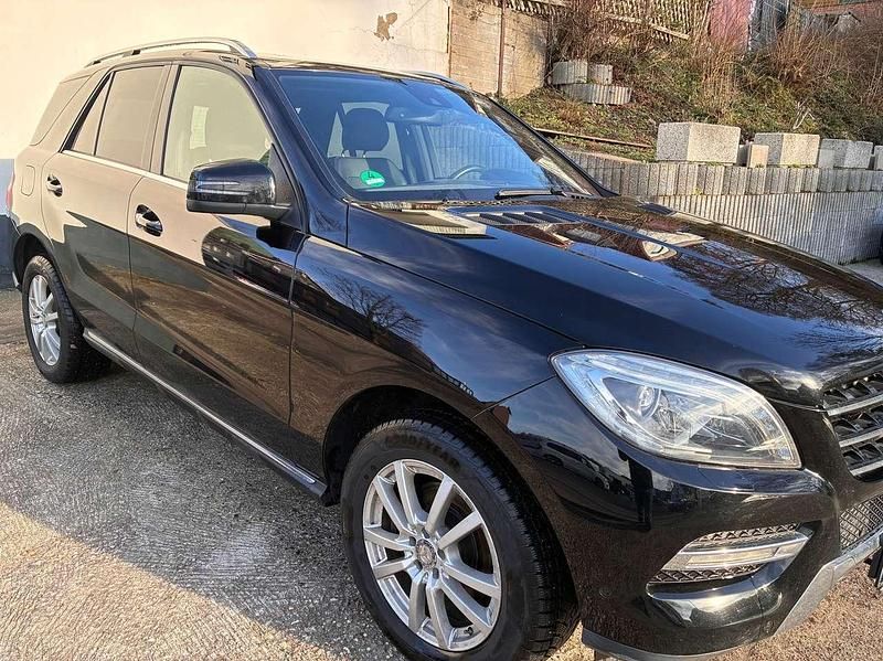 Gebraucht Mercedes ML350 258 PS (189 kW) 2012 Schwarz SUV