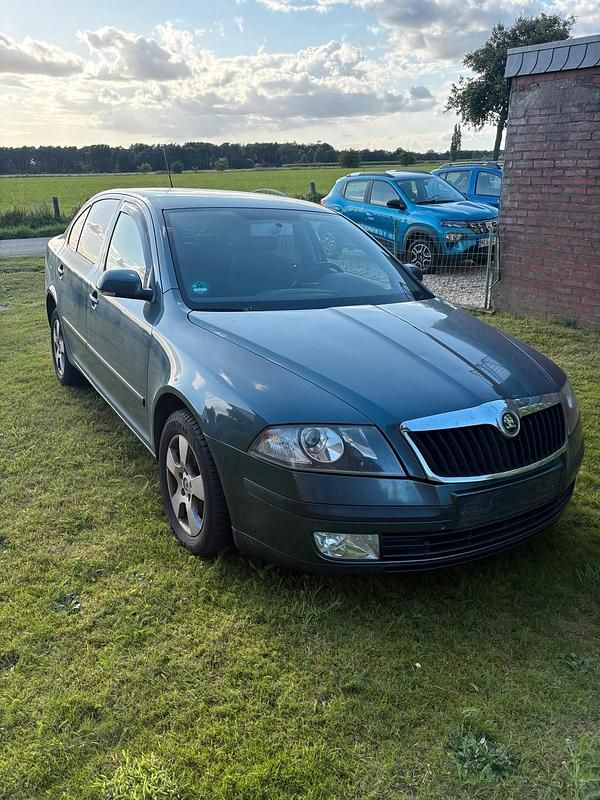 Grau Gebraucht 2005 Skoda Octavia Limousine | 2.499 € (Fairer Preis) - Bild 1/4