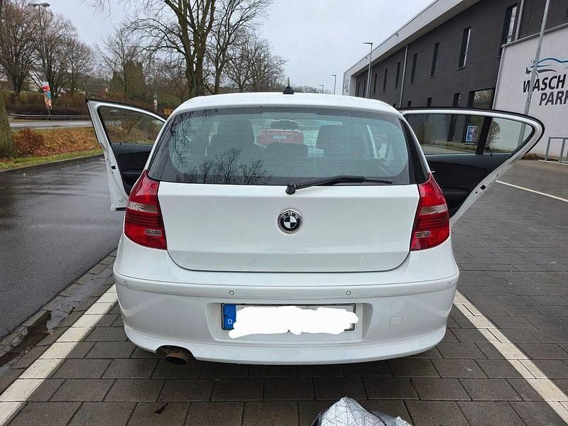 Gebraucht BMW 118 143 PS (105 kW) 2011 Weiß Kleinwagen