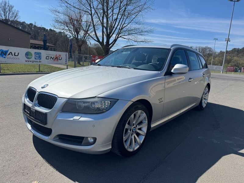 Silber Gebraucht 2011 BMW 320 Comfort Edition Kombi | 5.900 € - Bild 1/4