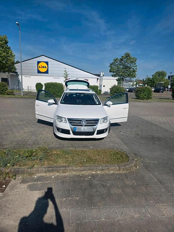 Second-hand VW Passat 140 CP (102 kW) 2009 Alb Hatchback