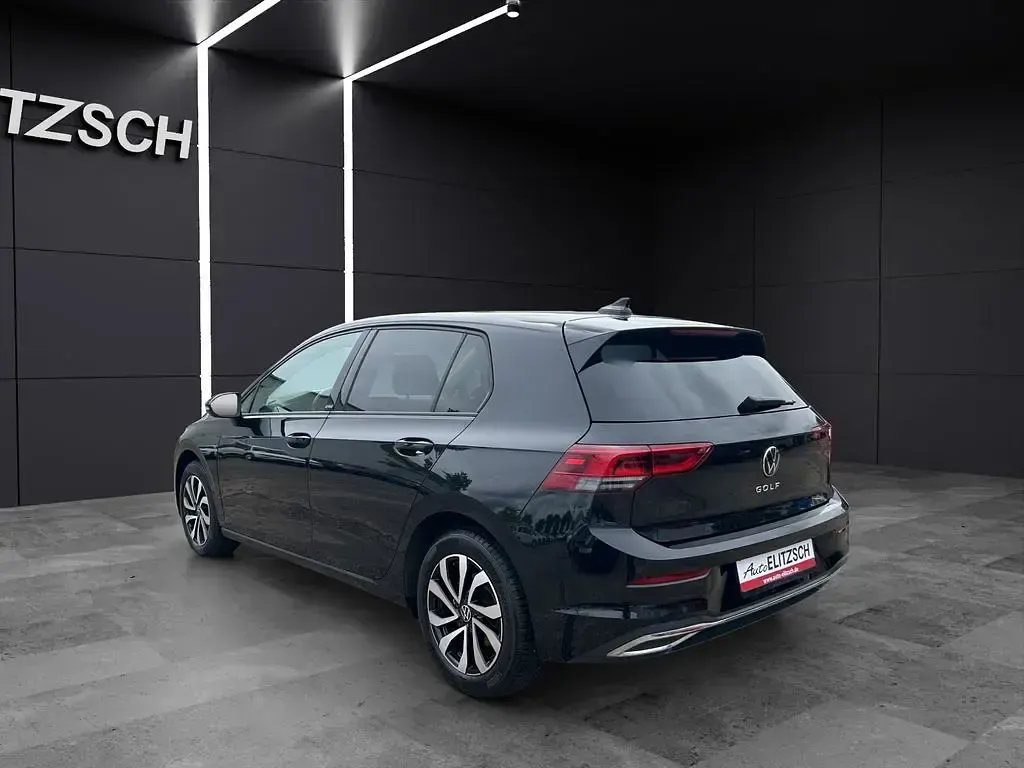 Gebraucht VW Golf VIII Active 150 PS (110 kW) 2022 Schwarz Limousine