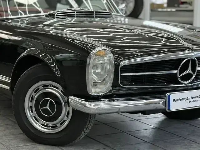Gebraucht Mercedes 230 150 PS (110 kW) 1966 Schwarz Cabrio