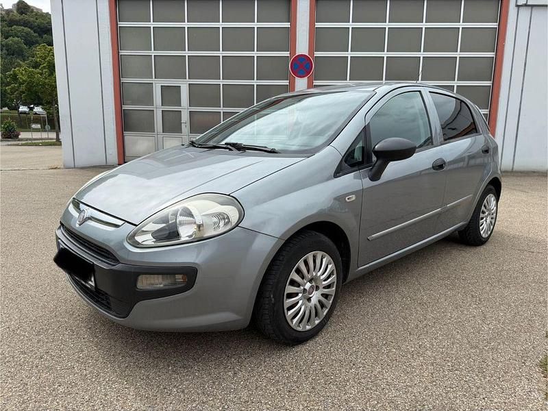 Grau Gebraucht 2011 Fiat Punto Evo Kleinwagen | 3.490 € (Fairer Preis) - Bild 1/4