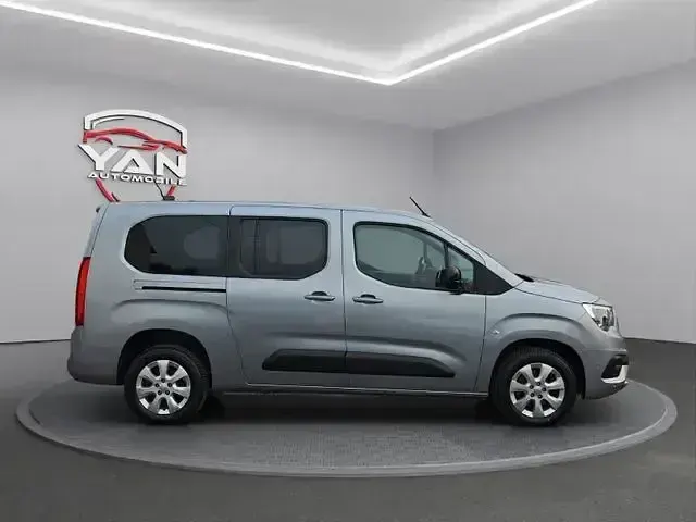 Gebraucht Opel Combo Life XL 131 PS (96 kW) 2022 Silber Van / Kleinbus