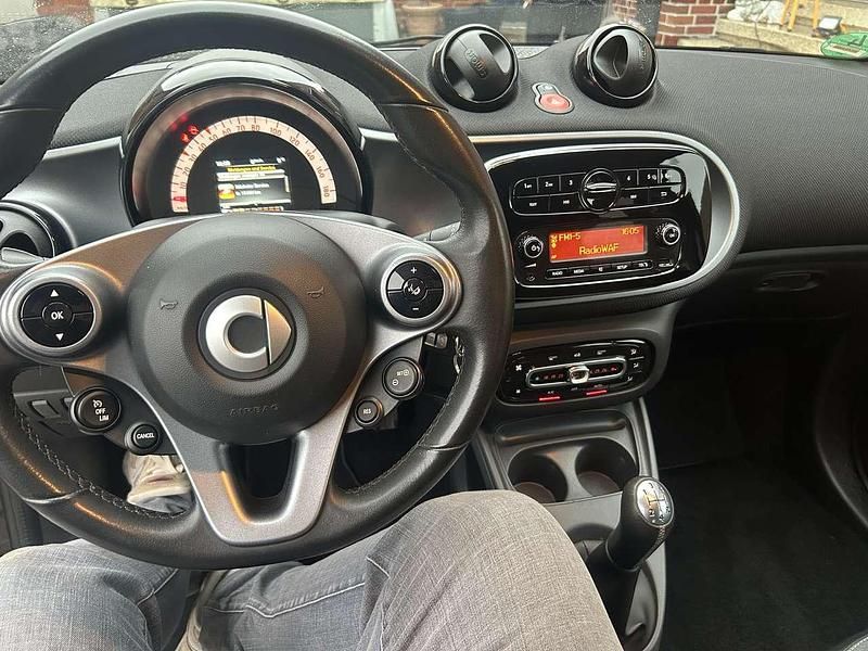 Gebraucht Smart ForFour 71 PS (52 kW) 2019 Schwarz Kleinwagen