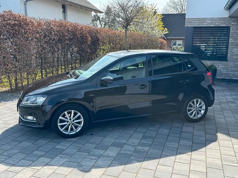 Gebraucht VW Polo 90 PS (66 kW) 2015 Schwarz Kleinwagen