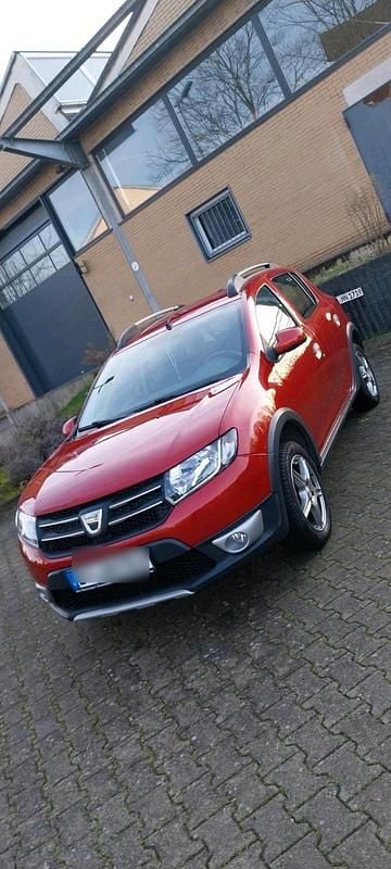 Rot Gebraucht 2015 Dacia Sandero Stepway SUV | 6.000 € (Fairer Preis) - Bild 1/4