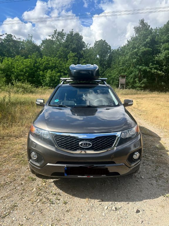 Grau Gebraucht 2012 Kia Sorento DREAM-TEAM Edition SUV | 9.800 € - Bild 1/4