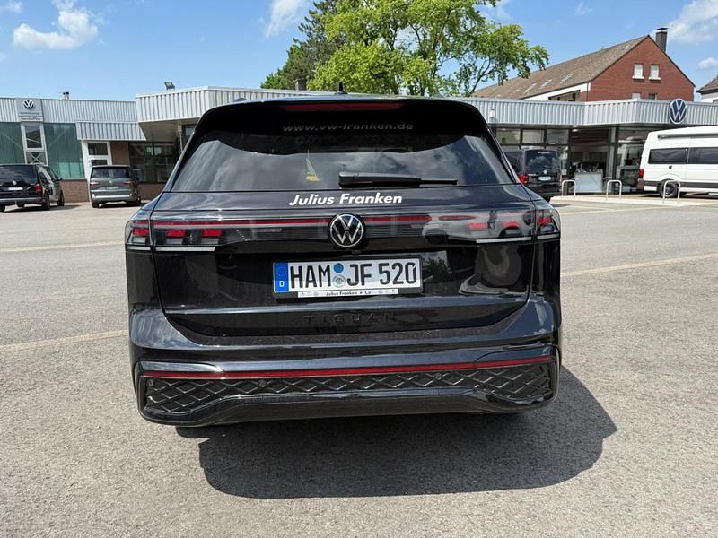 Gebraucht VW Tiguan Style 150 PS (110 kW) 2025 Deep black perleffekt (metallic) SUV