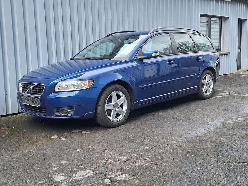 Gebraucht Volvo V50 Momentum 145 PS (106 kW) 2008 Blau Kombi