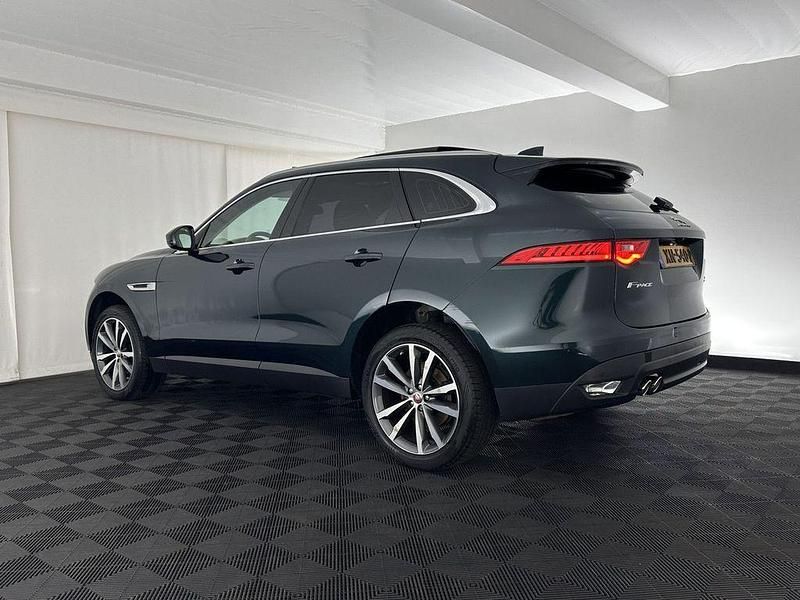 Gebraucht Jaguar F-Pace Portfolio 179 PS (131 kW) 2019 Grün SUV