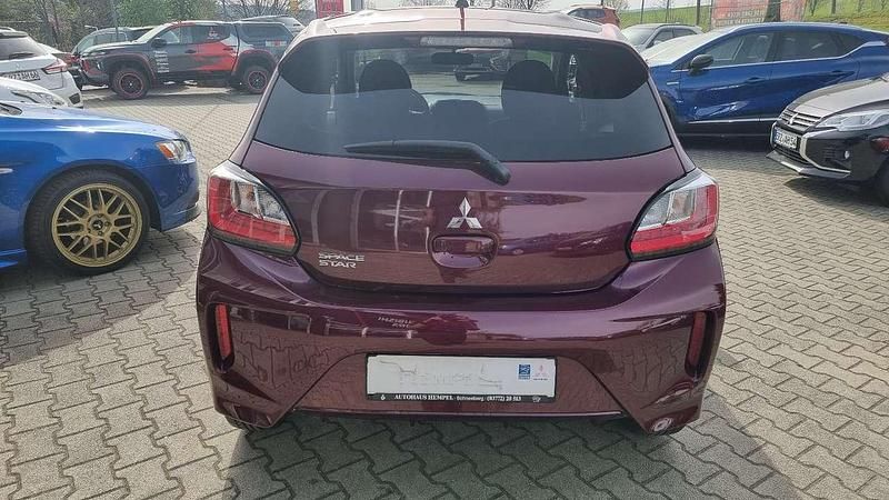 Neu Mitsubishi Space Star Select+ 71 PS (52 kW) 2025 Bordeauxrot Limousine