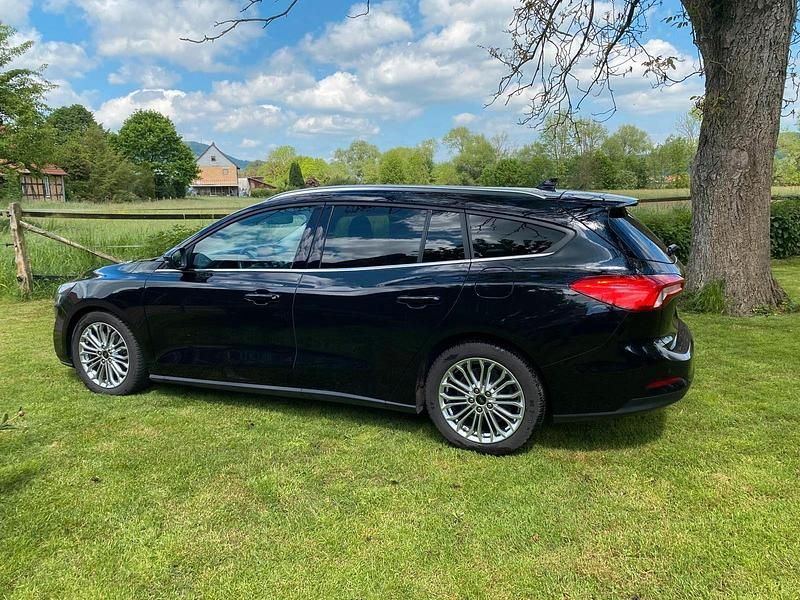 Gebraucht Ford Focus Titanium 150 PS (110 kW) 2020 Schwarz Kombi