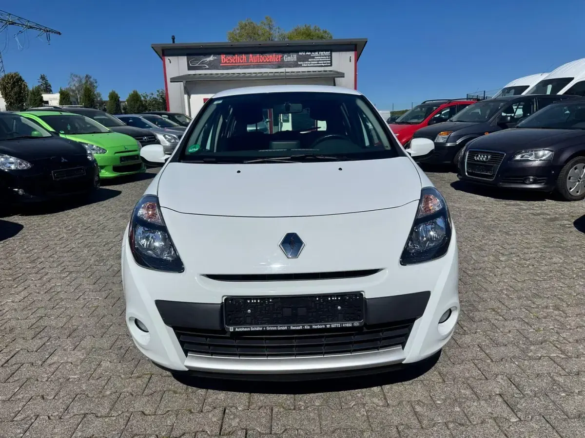 Gebraucht Renault Clio III 103 PS (75 kW) 2012 Weiß Limousine