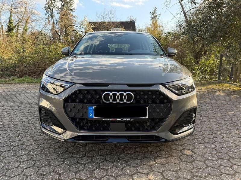 Gebraucht Audi A1 Ambiente 110 PS (80 kW) 2022 Grau SUV