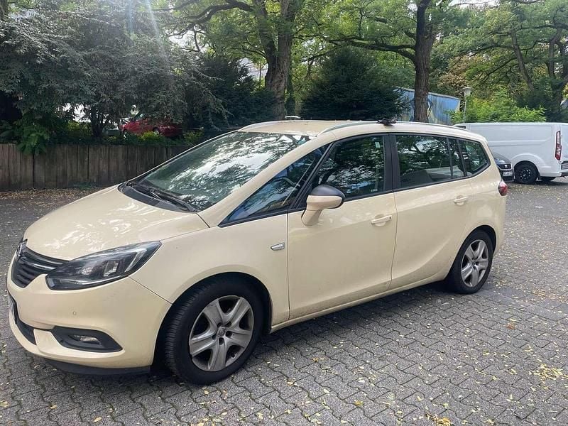 Beige Gebraucht 2018 Opel Zafira Tourer Van / Kleinbus | 4.500 € (Superpreis) - Bild 1/4