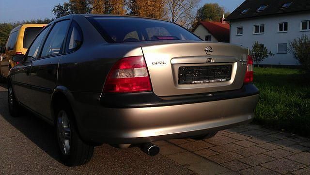 Gebraucht Opel Vectra 137 PS (100 kW) 1996 Beige Limousine