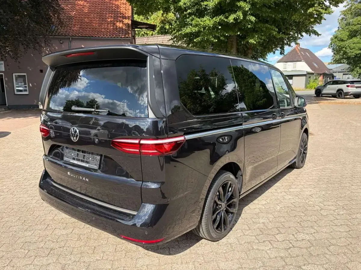 Neu VW Multivan Style 150 PS (110 kW) 2025 Deep black perleffekt Van / Kleinbus
