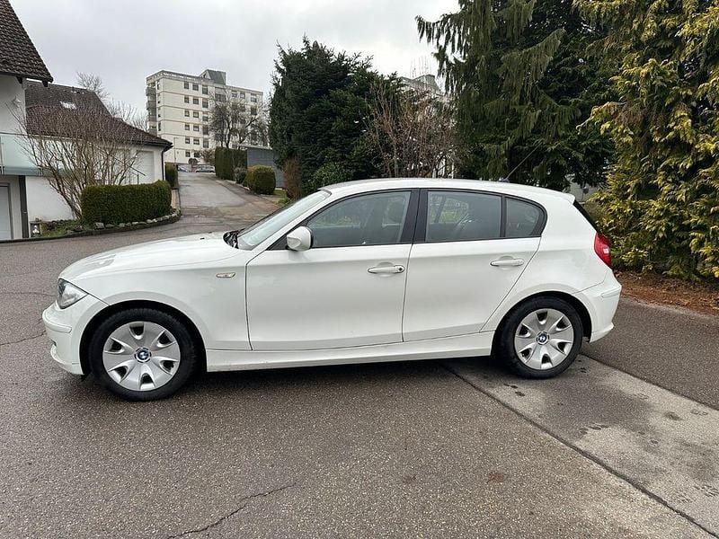 Gebraucht BMW 116 122 PS (89 kW) 2009 Weiß Kleinwagen
