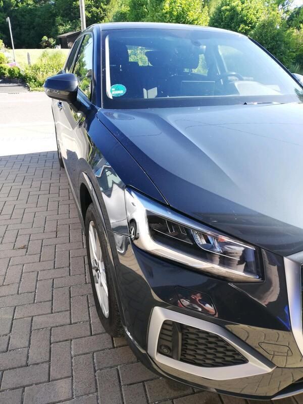 Grau Gebraucht 2021 Audi Q2 Design SUV | 24.500 € (Superpreis) - Bild 1/4