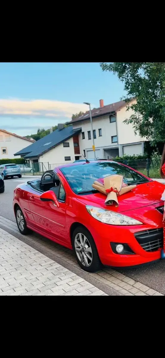 Gebraucht Peugeot 207 CC 120 PS (88 kW) 2012 Rot Cabrio