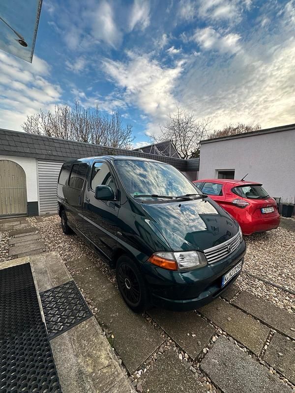 Grün Gebraucht 2005 Toyota HiAce Van | 4.300 € (Fairer Preis) - Bild 1/4