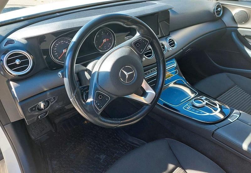 Gebraucht Mercedes E220 194 PS (142 kW) 2016 Weiß Limousine