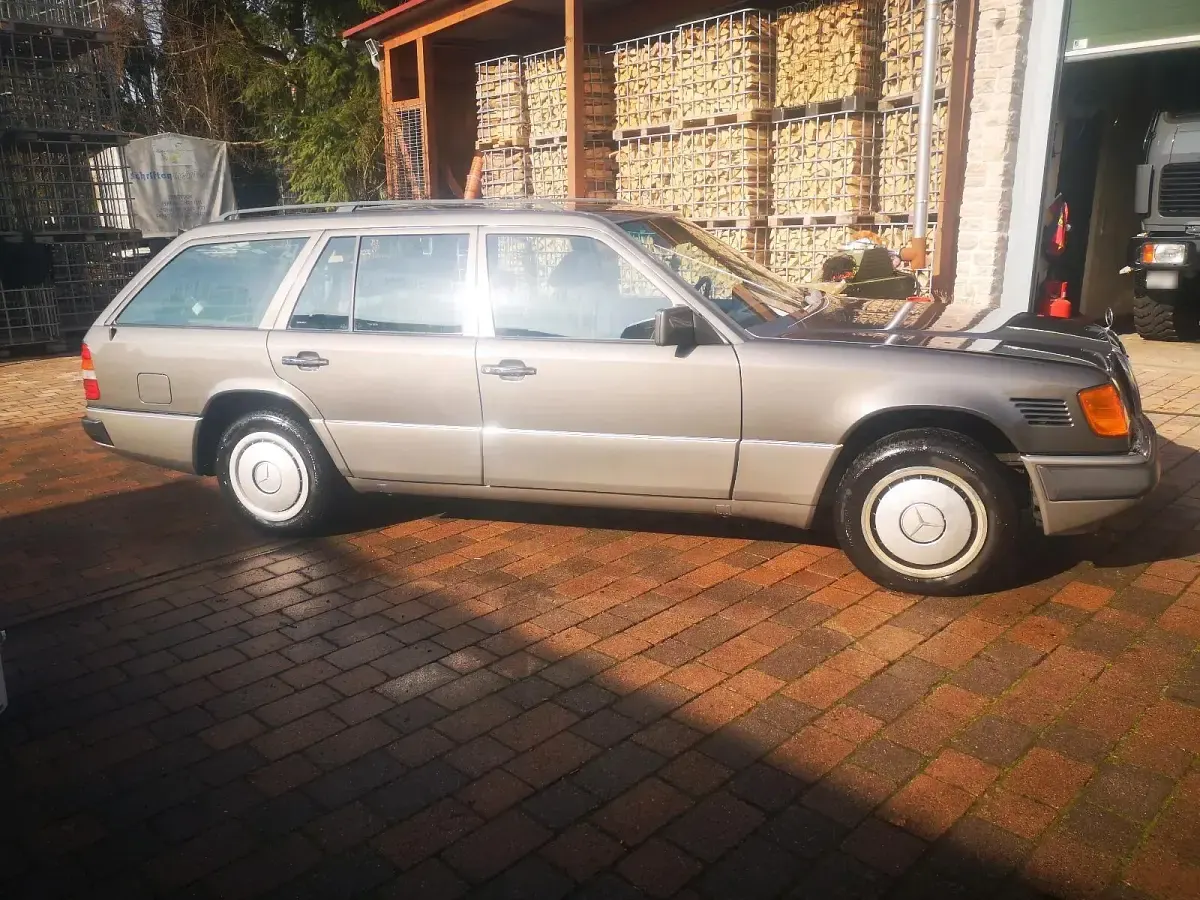 Gebraucht Mercedes 300 147 PS (108 kW) 1990 Gold Kombi