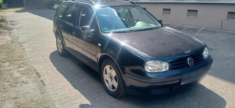 Schwarz Gebraucht 2000 VW Golf IV Kombi | 750 € (Superpreis) - Bild 1/4