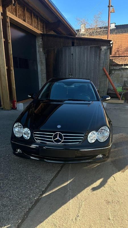 Schwarz Gebraucht 2005 Mercedes CLK200 Coupé | 10.100 € (Fairer Preis) - Bild 1/4