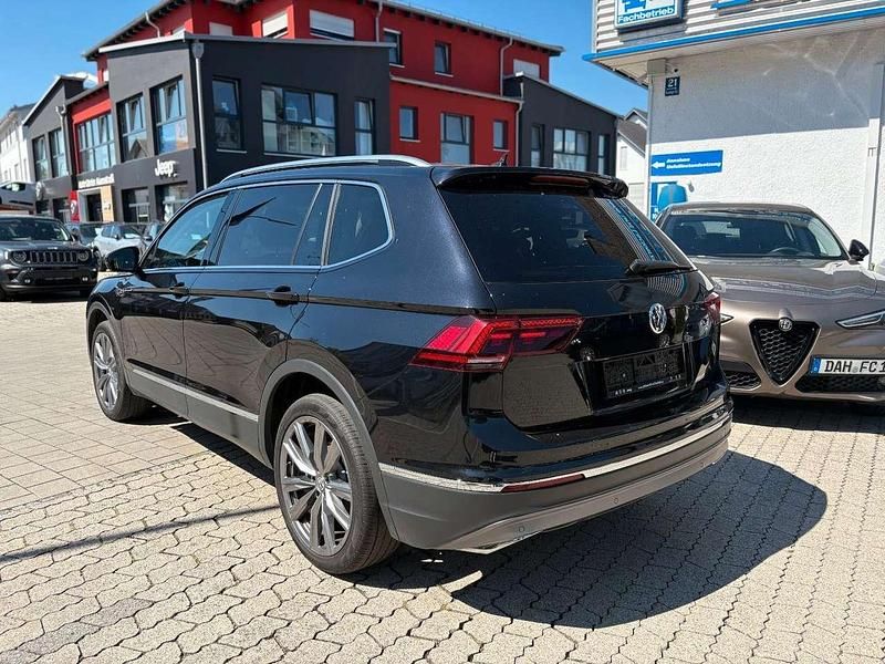 Gebraucht VW Tiguan Allspace Highline 239 PS (175 kW) 2019 Deep black SUV