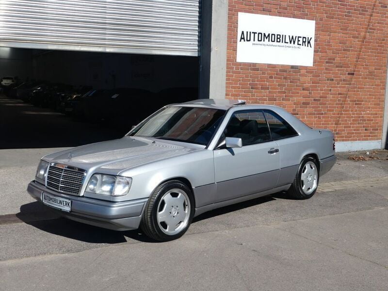 Silber Gebraucht 1993 Mercedes E220 AMG Coupé | 15.899 € - Bild 1/4