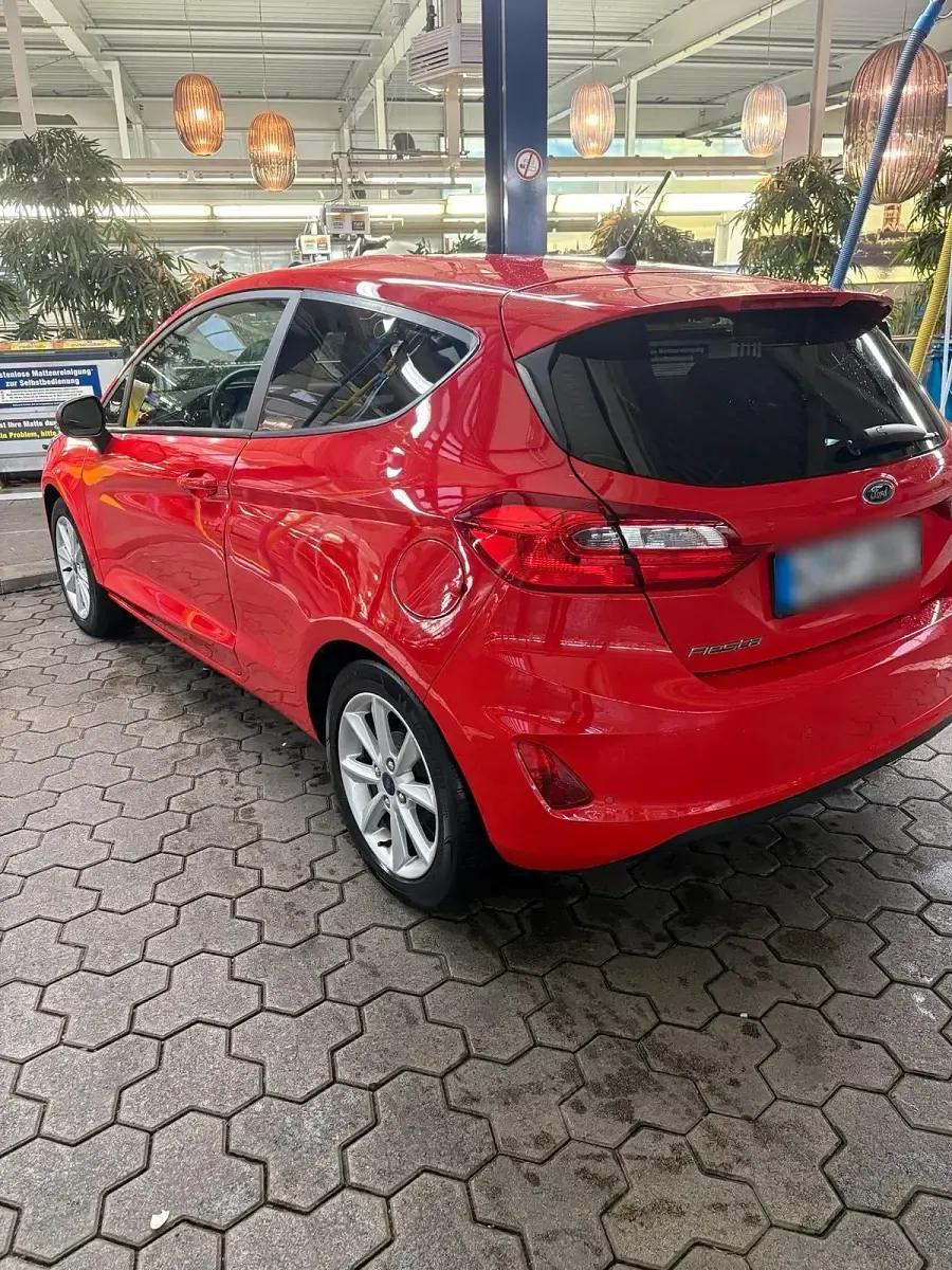 Gebraucht Ford Fiesta 101 PS (74 kW) 2018 Rot Kleinwagen