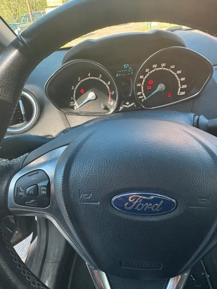 Gebraucht Ford Fiesta 75 PS (55 kW) 2015 Andere farben Kleinwagen