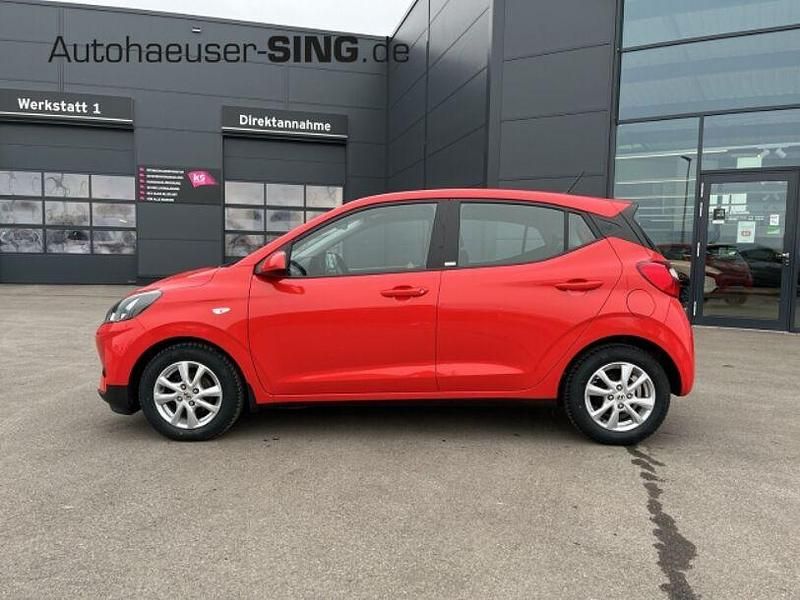 Gebraucht Hyundai i10 Select 67 PS (49 kW) 2020 Tomato red Kleinwagen