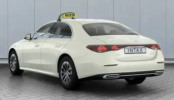 Gebraucht Mercedes E200 Avantgarde 163 PS (119 kW) 2026 Beige Limousine