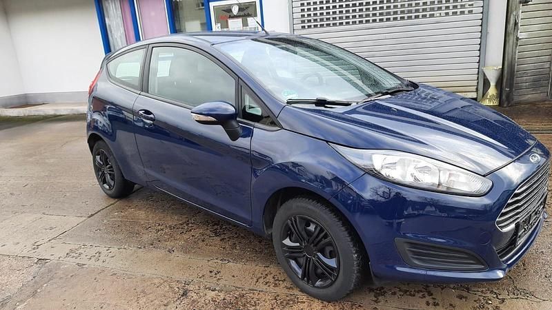 Gebraucht Ford Fiesta Trend 80 PS (58 kW) 2013 Blau Kleinwagen