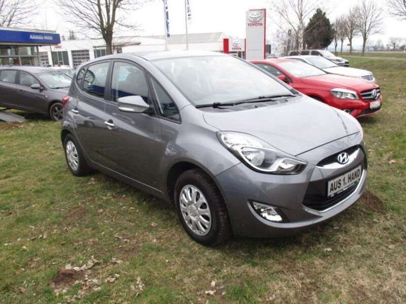 Grau Gebraucht 2012 Hyundai ix20 Edition Van / Kleinbus | 8.490 € (Etwas zu teuer) - Bild 1/4